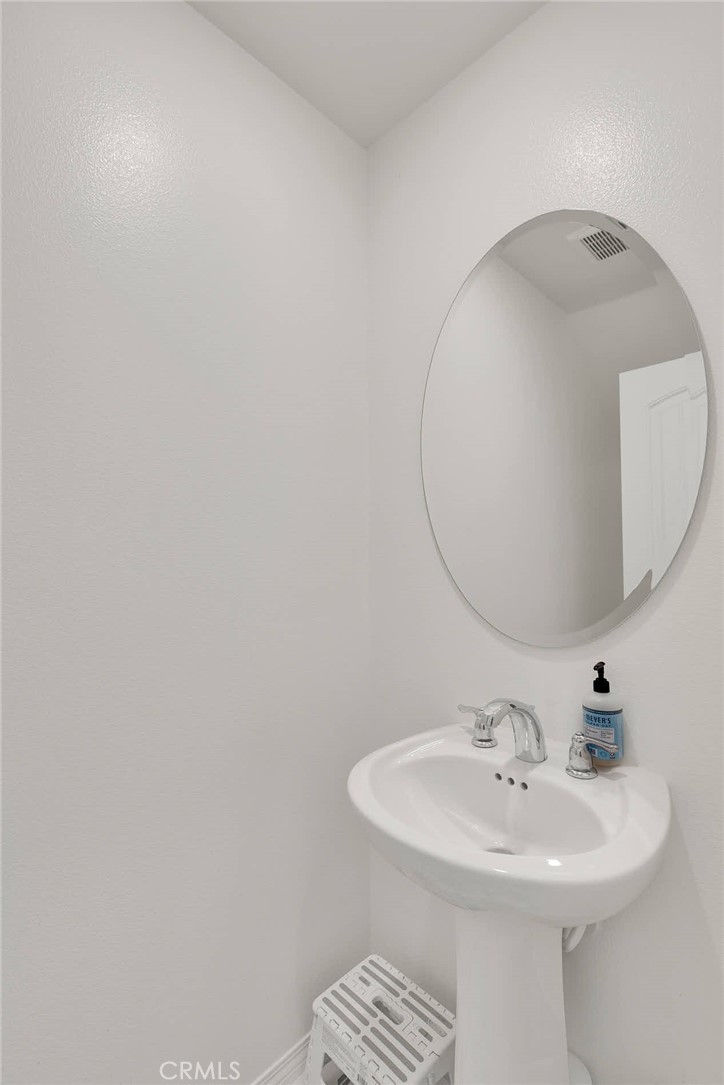 https://media.crmls.org/medias/33a7917a-f572-451e-96fb-4fe043dc2578.jpg?preset=X-Large