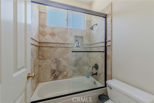 2101 S Sanders Ct, La Habra CA: https://media.crmls.org/medias/33a7c555-d781-4c24-bcd1-6e208aec1f92.jpg