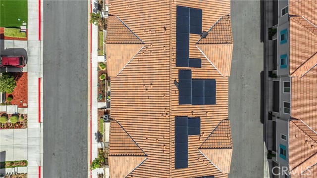 1095 W Buttercup Lane, Rialto CA: https://media.crmls.org/medias/33a833db-9329-4f05-9262-174afee1d469.jpg