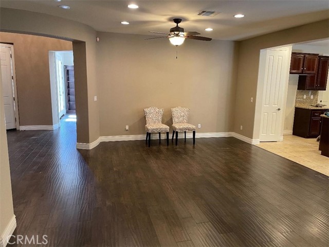 5307 Rose Arbor Lane, Bakersfield CA: https://media.crmls.org/medias/33a90989-e0a8-470a-88fc-be12be30736c.jpg