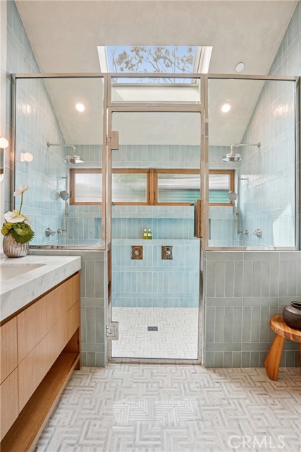 Image 53 of 66 For 647 Navy Street