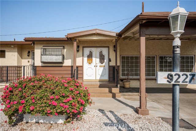 Detail Gallery Image 4 of 57 For 9227 Vicki Dr, Santa Fe Springs,  CA 90670 - 3 Beds | 2 Baths