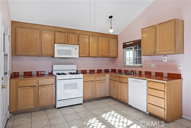 Detail Gallery Image 7 of 42 For 3447 Windsong St, Corona,  CA 92879 - 4 Beds | 2 Baths