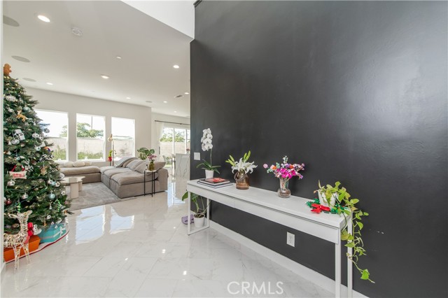 Detail Gallery Image 5 of 39 For 131 Reyes Alley, Lake Forest,  CA 92630 - 5 Beds | 4 Baths