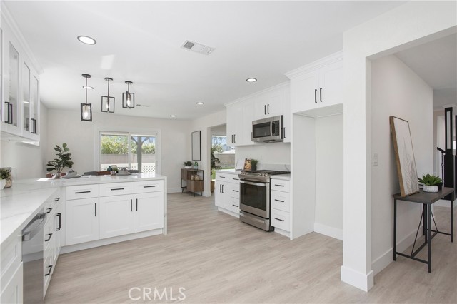 Detail Gallery Image 13 of 35 For 418 S Wheeler Pl, Orange,  CA 92869 - 5 Beds | 2/1 Baths