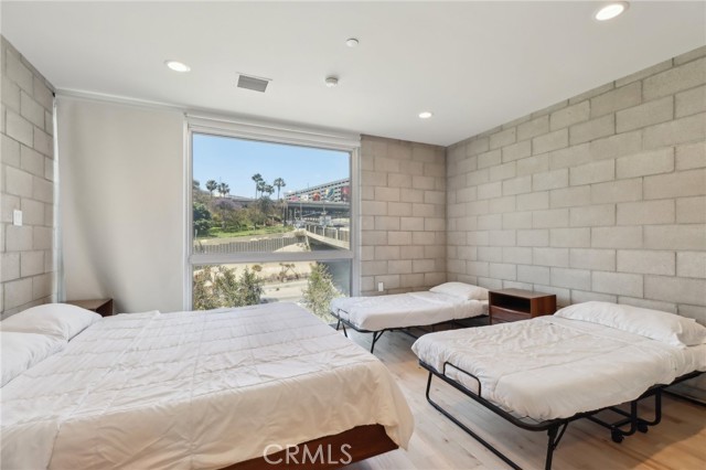 3450 Cahuenga W Boulevard, Los Angeles CA: https://media.crmls.org/medias/33ac4add-77da-48c0-8a86-ce07a9f0b2fa.jpg