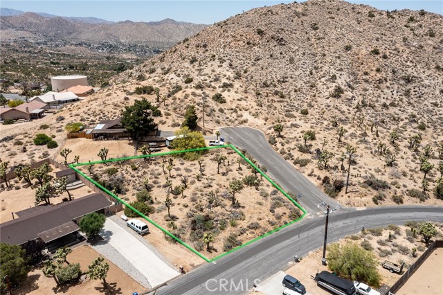 8385 Elk Court, Yucca Valley CA: https://media.crmls.org/medias/33ac7239-3509-4f50-b528-f36e8a27383c.jpg