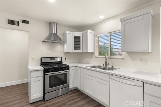Detail Gallery Image 10 of 25 For 230 E Hoover Ave, Orange,  CA 92867 - 4 Beds | 2 Baths