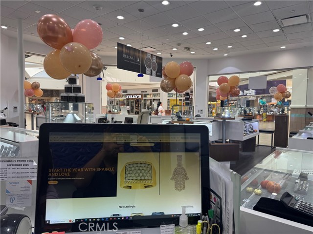 217 Stonewood Street, Downey CA: https://media.crmls.org/medias/33acf495-4a04-4fb9-8976-ab7f7d6adcbb.jpg