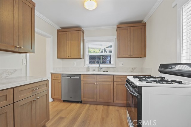 Detail Gallery Image 2 of 11 For 418 W 40th St, San Pedro,  CA 90731 - 1 Beds | 1 Baths
