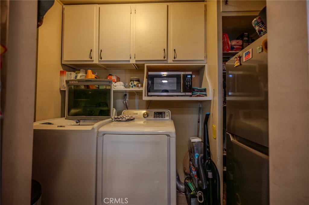https://media.crmls.org/medias/33b071f5-86f5-4bb0-beca-aee432d64007.jpg?preset=X-Large