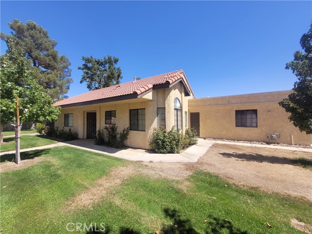 Detail Gallery Image 2 of 30 For 19218 Elm Dr, Apple Valley,  CA 92308 - 1 Beds | 2 Baths