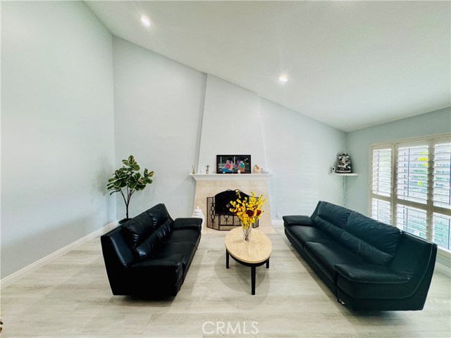 Detail Gallery Image 2 of 19 For 20392 Running Springs Ln, Huntington Beach,  CA 92646 - 4 Beds | 3 Baths