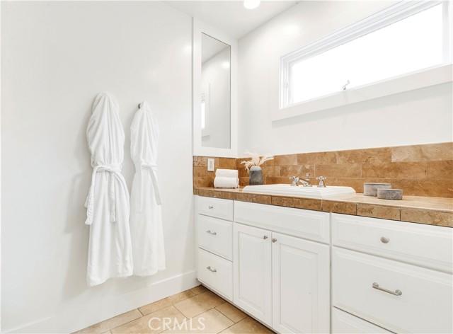 Detail Gallery Image 10 of 30 For 203 8th St, Newport Beach,  CA 92661 - – Beds | – Baths