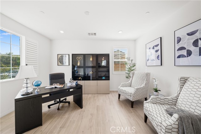 Detail Gallery Image 3 of 25 For 6979 Housatonic Ct, Jurupa Valley,  CA 91752 - 5 Beds | 3 Baths