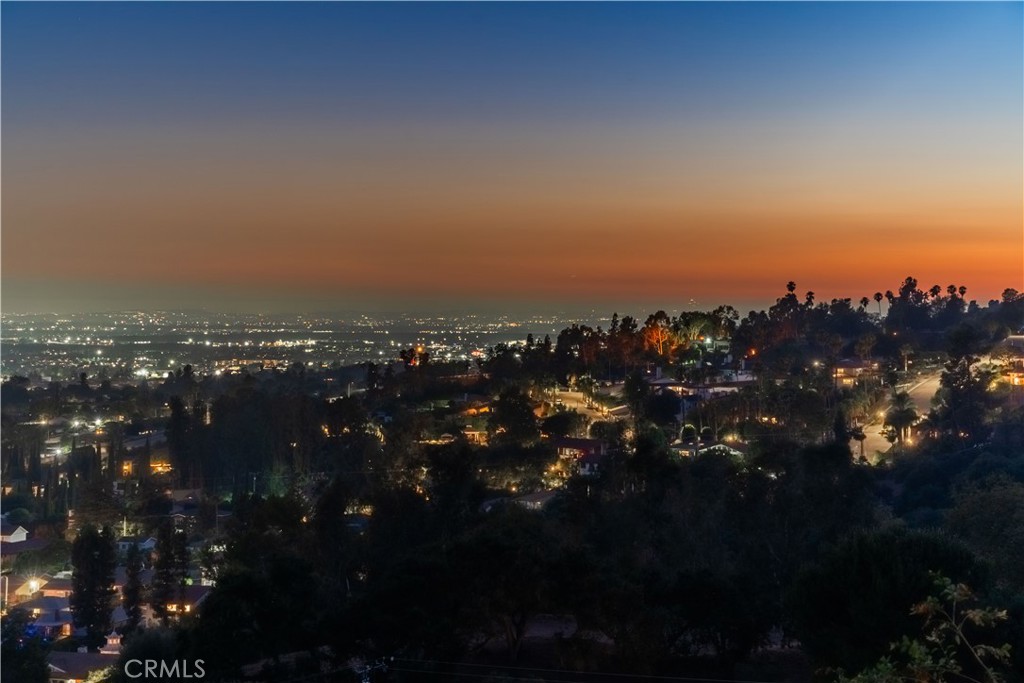 https://media.crmls.org/medias/33b154b1-93f1-42f9-9886-36be247be3cf.jpg?preset=X-Large