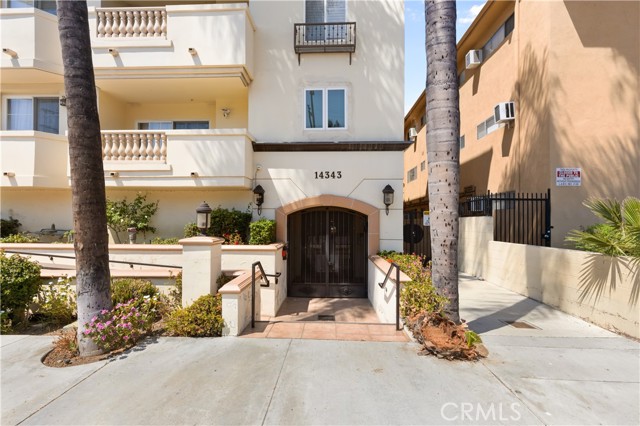 Detail Gallery Image 10 of 10 For 14343 Burbank Bld #301,  Sherman Oaks,  CA 91401 - 3 Beds | 2 Baths
