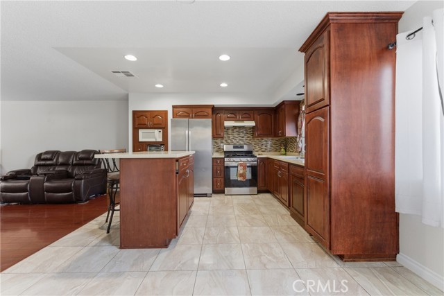 Detail Gallery Image 5 of 31 For 9200 Palm St #6,  Bellflower,  CA 90706 - 2 Beds | 2 Baths