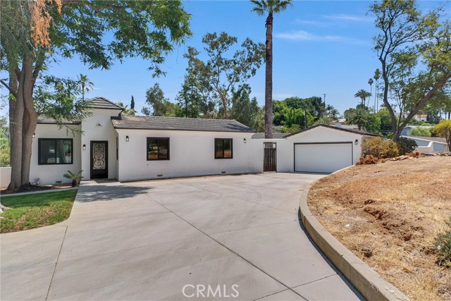 Detail Gallery Image 2 of 39 For 5090 Rockledge, Riverside,  CA 92506 - 5 Beds | 4 Baths