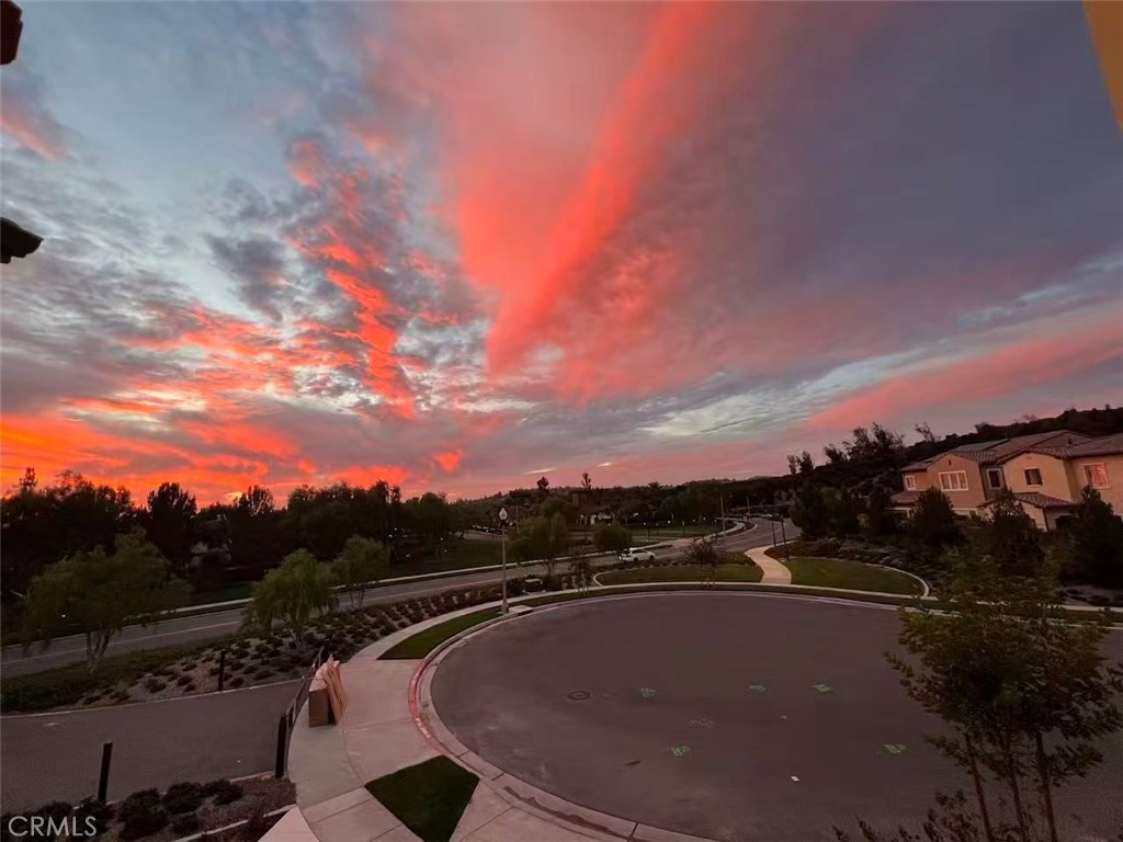 https://media.crmls.org/medias/33b26f61-e6dc-42f4-9a8c-bf7f27313223.jpg?preset=X-Large