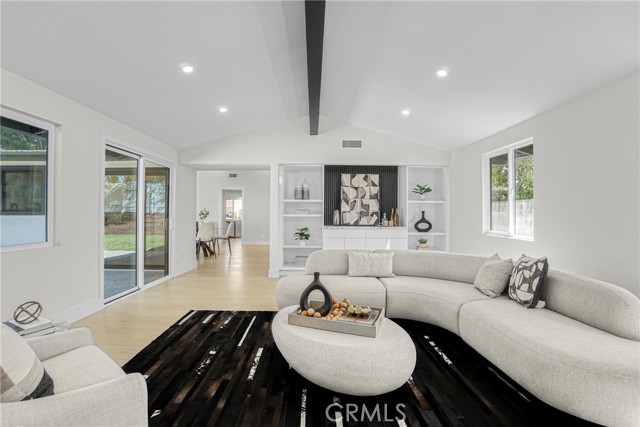 Detail Gallery Image 11 of 28 For 10805 Chimineas, Porter Ranch,  CA 91326 - 4 Beds | 2/1 Baths