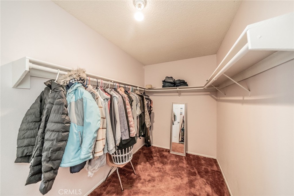 https://media.crmls.org/medias/33b3c65d-2380-4b21-bfa9-8dbd13809f60.jpg?preset=X-Large