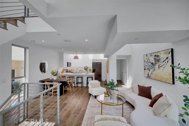 Detail Gallery Image 2 of 27 For 6919 Knowlton Place, Los Angeles,  CA 90045 - 3 Beds | 4 Baths