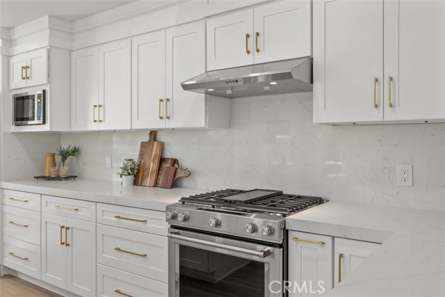 Detail Gallery Image 13 of 27 For 333 E Phillips Bld, Pomona,  CA 91766 - 3 Beds | 2/1 Baths