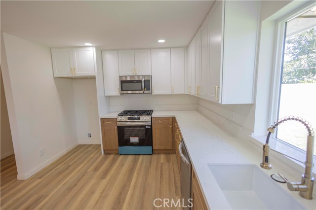 Detail Gallery Image 26 of 48 For 2122 W 10th St, Santa Ana,  CA 92703 - – Beds | – Baths