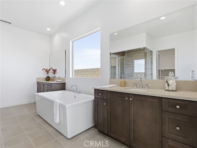 Detail Gallery Image 23 of 36 For 24150 W Corte Zafiro, Valencia,  CA 91354 - 4 Beds | 4/1 Baths