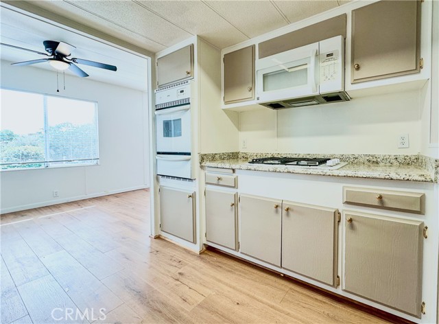 Detail Gallery Image 7 of 21 For 1701 S Thornburg St #139,  Santa Maria,  CA 93458 - 2 Beds | 2 Baths