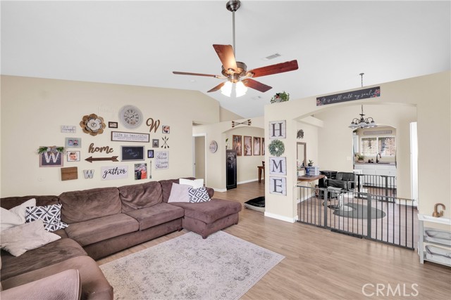 Detail Gallery Image 5 of 19 For 998 Sycamore Ct, Banning,  CA 92220 - 4 Beds | 2 Baths