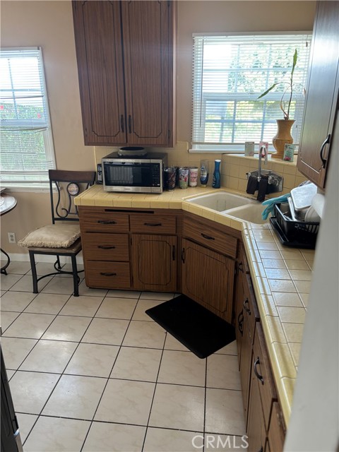 Detail Gallery Image 3 of 15 For 2403 W 116th, Hawthorne,  CA 90250 - 3 Beds | 2 Baths