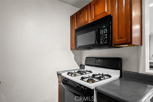 1222 N Olive Dr, West Hollywood CA: https://media.crmls.org/medias/33b6dbba-8c00-4e0a-9244-becc0479e212.jpg