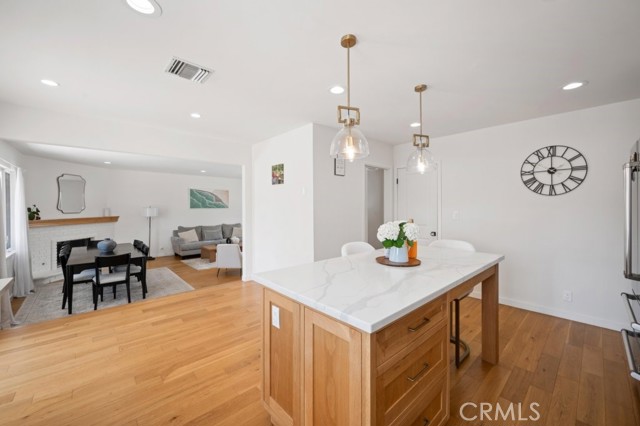 Detail Gallery Image 11 of 32 For 7801 Kelvin Ave, Winnetka,  CA 91306 - 4 Beds | 3 Baths