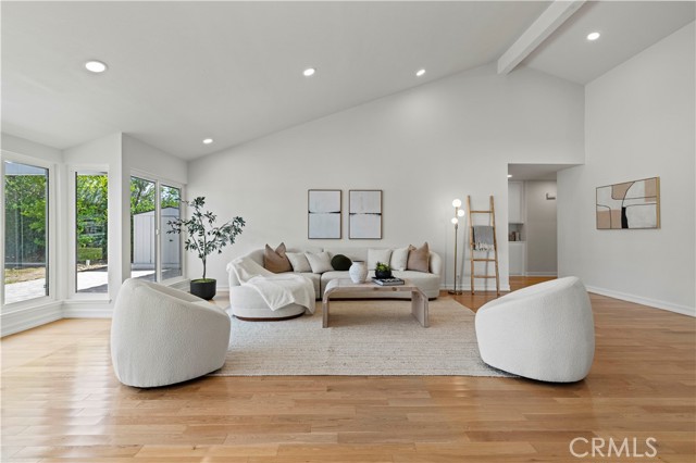 11730 Preston Trails Avenue, Porter Ranch CA: https://media.crmls.org/medias/33b755fe-cc5d-4c42-906b-cf972ac7e397.jpg
