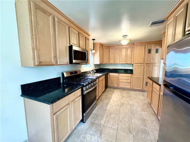 Detail Gallery Image 9 of 29 For 198 E Laurel Ave #D,  Sierra Madre,  CA 91024 - 2 Beds | 1 Baths