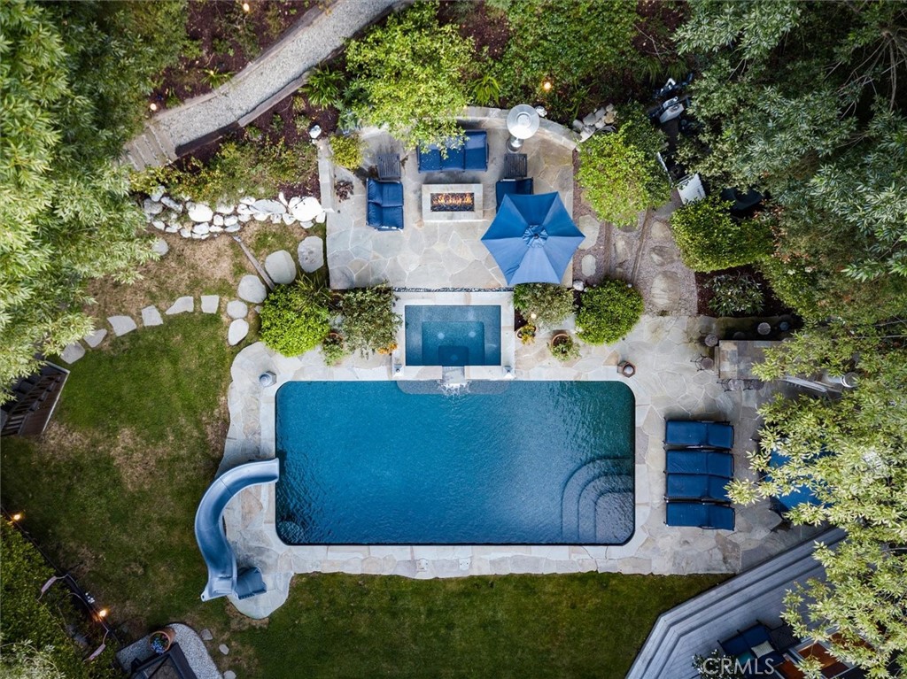 https://media.crmls.org/medias/33b7e1b3-23aa-45ec-a6d9-f7bf15a4db64.jpg?preset=X-Large