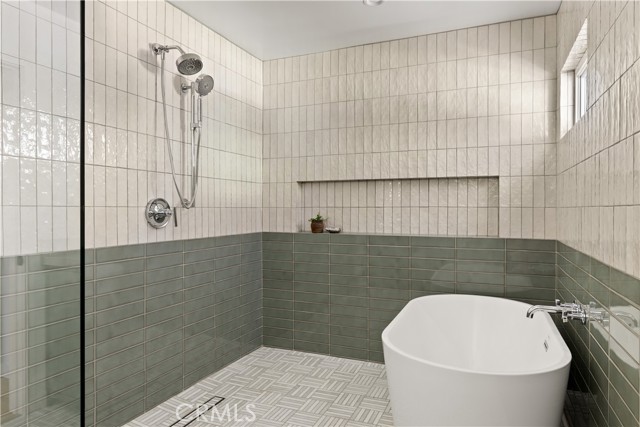 Detail Gallery Image 13 of 22 For 564 N Lucerne Bld, Los Angeles,  CA 90004 - 3 Beds | 2 Baths