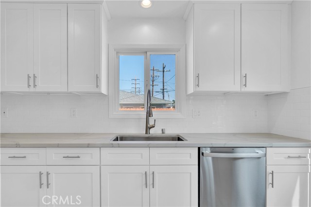 Detail Gallery Image 7 of 56 For 4622 Dunrobin Ave, Lakewood,  CA 90713 - 6 Beds | 4 Baths