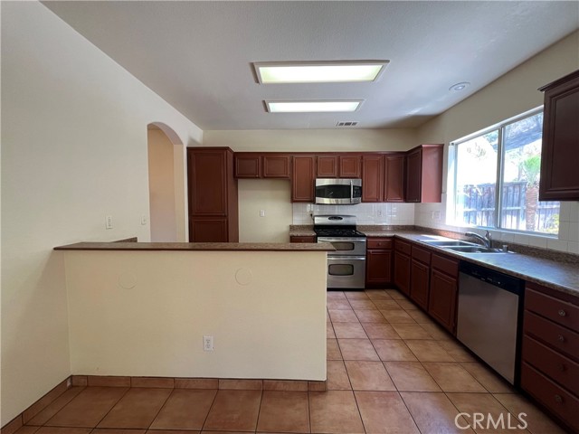 Detail Gallery Image 3 of 20 For 16200 Setting Sun Cir, Riverside,  CA 92503 - 4 Beds | 2/1 Baths