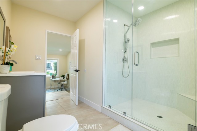 Detail Gallery Image 19 of 29 For 17803 Rhoda St, Encino,  CA 91316 - 3 Beds | 2 Baths