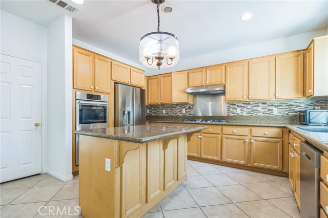 1030 Benedict Circle, Corona CA: https://media.crmls.org/medias/33b9bf99-0052-46b1-a30a-c3018d1435f9.jpg
