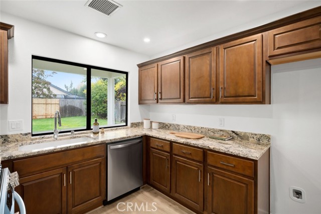 Detail Gallery Image 8 of 30 For 928 Austin Court, Paso Robles,  CA 93446 - 3 Beds | 2 Baths