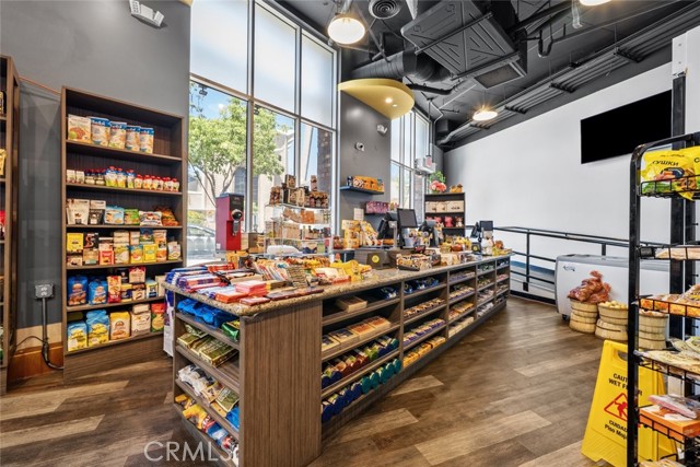 400 E Broadway, Glendale CA: https://media.crmls.org/medias/33ba1592-e42b-4600-9e28-9a7486702337.jpg