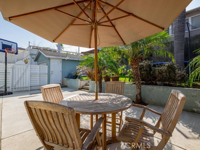 1014 10th Street, Hermosa Beach, California 90254, 3 Bedrooms Bedrooms, ,1 BathroomBathrooms,Residential,Sold,10th,SB17233667