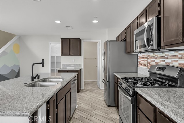 Detail Gallery Image 13 of 45 For 34234 Parkside Dr, Lake Elsinore,  CA 92532 - 4 Beds | 3 Baths