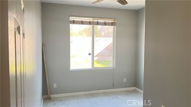 Detail Gallery Image 13 of 33 For 7575 Lime, Fontana,  CA 92336 - 5 Beds | 3 Baths