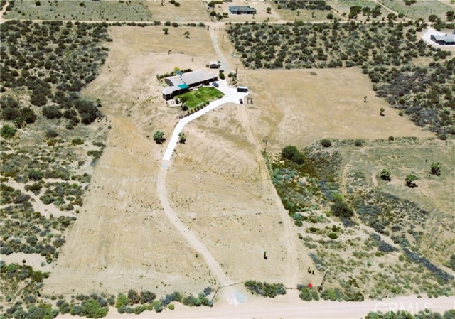 8686 Capelin Road, Phelan CA: https://media.crmls.org/medias/33be69fd-c56d-4267-a9de-369eee25e3ba.jpg