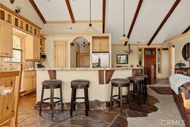 Detail Gallery Image 8 of 44 For 27920 Matterhorn, Lake Arrowhead,  CA 92352 - 5 Beds | 3/1 Baths